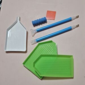 ⚠️Free Bundle Item- Diamond Painting Tray and Tools Kit - Blue Green & White